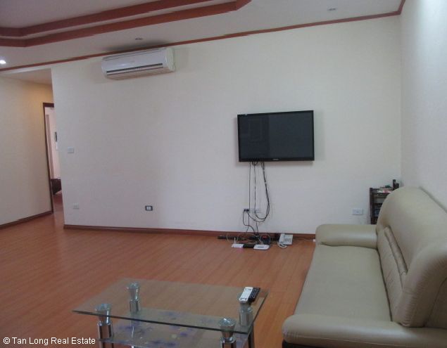 03 nice bedrooms apartment rental in N05 Trung Hoa Nhan Chinh 1000 USD 3