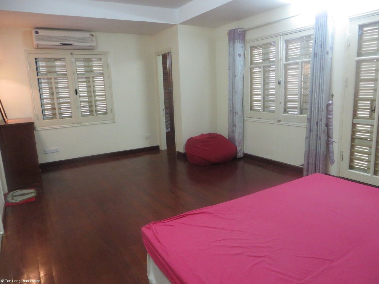 04 bedroom house in Ba Trieu, Hoan Kiem, Ha Noi for rent. 9