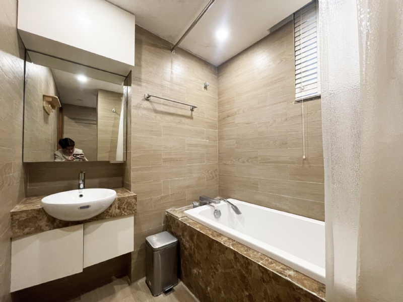 1 bedroom lake view apartment in Tran Vu street, Ba Dinh district for rent. 1
