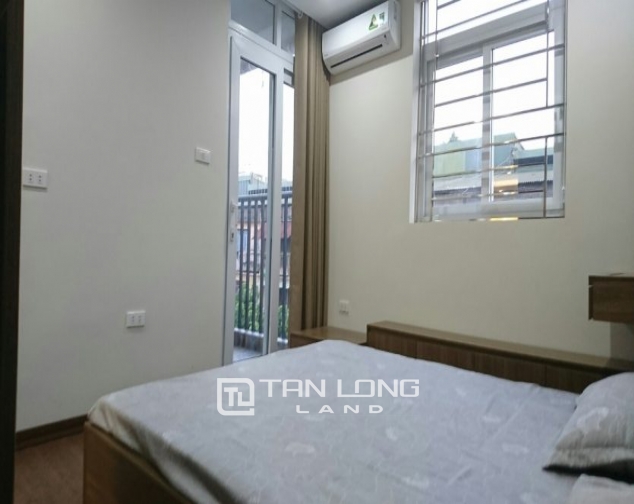 2 bedroom apartment for rent in Lane 3, Van Cao street, Ba Dinh 4