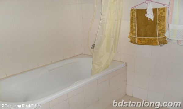 2 bedroom apartment for rent in Vuon Xuan building, Dong Da, Ha Noi 10
