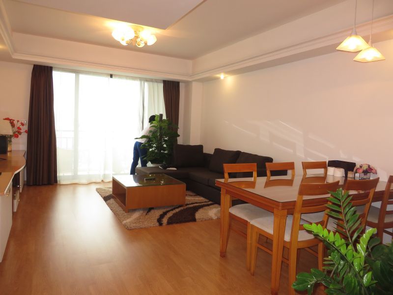 2 bedroom apartment for rent with lake view in Rose Garden, Ngoc Khanh str, Ba Dinh dist, Ha Noi
