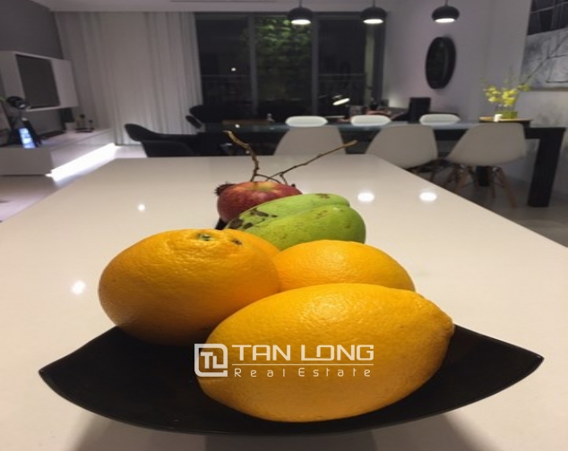 3 bedroom apartment for lease in Vinhomes Nguyen Chi Thanh, Ba Dinh distr., Hanoi 5