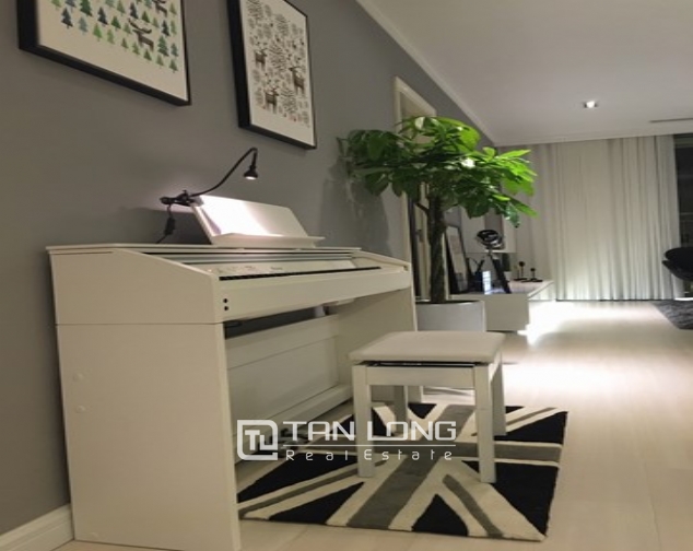 3 bedroom apartment for lease in Vinhomes Nguyen Chi Thanh, Ba Dinh distr., Hanoi 6