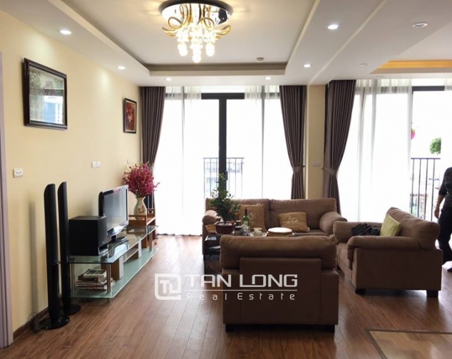 3 bedroom apartment for rent in lane 210 Doi Can 3
