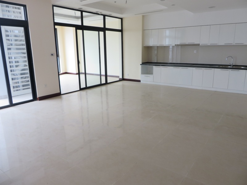 3 bedroom apartment for sale in R2 Vinhomes Royal City, Thanh Xuan dist