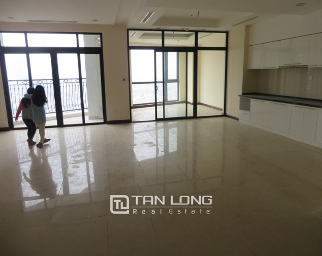 3 bedroom apartment for sale in R2 Vinhomes Royal City, Thanh Xuan dist 3