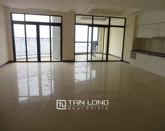 3 bedroom apartment for sale in R2 Vinhomes Royal City, Thanh Xuan dist 4
