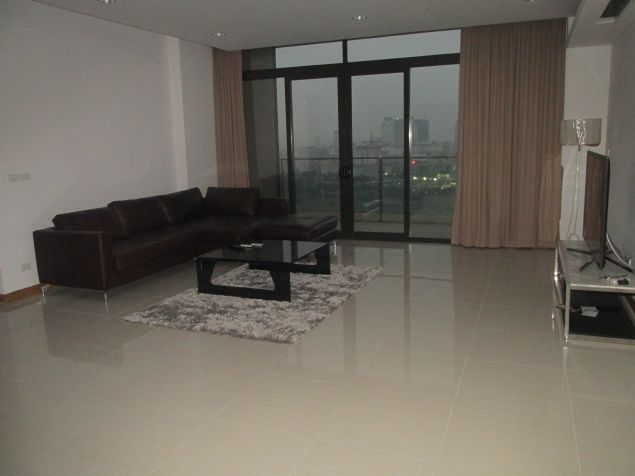 4 bedroom flat for lease in Dolphin Plaza, Hanoi, basic furniture