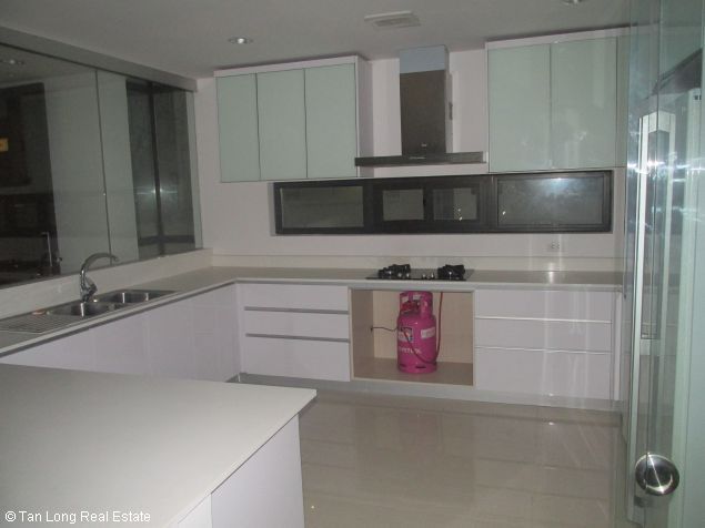 4 bedroom flat for lease in Dolphin Plaza, Hanoi, basic furniture 3