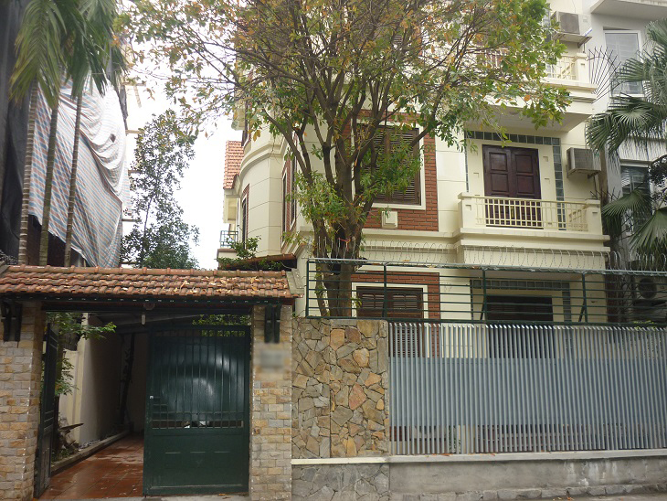 4 bedroom villa with garden for rent in Me Tri Ha, Nam Tu Liem dist
