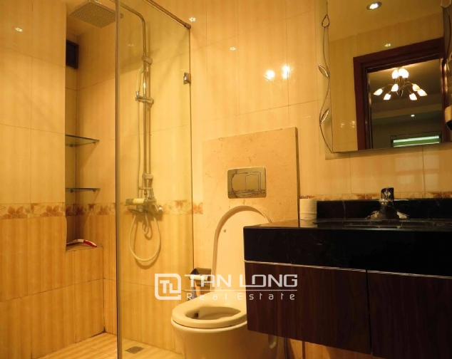 A 3-bedroom apartment for rent on Doi Can street, Ba Dinh district! 1