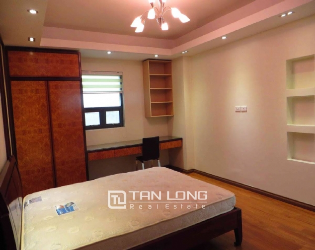 A 3-bedroom apartment for rent on Doi Can street, Ba Dinh district! 4