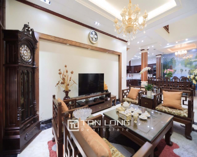 A 5-bedroom luxurious villa for rent in Long Bien district! 6