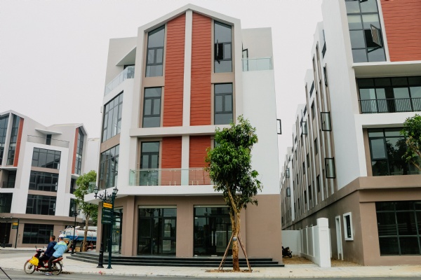 A corner terraced house at Thoi Dai 1 for lease, 117m2, close to the apartment building, Vinhomes Ocean Park 3