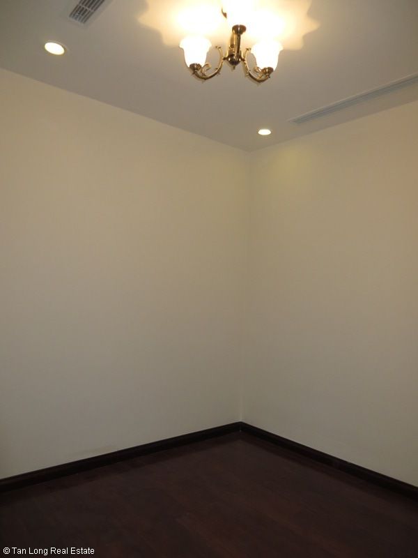 A modern 02 bedrooms apartment to lease in Royal City, Thanh Xuan Dict, Ha Noi. 10