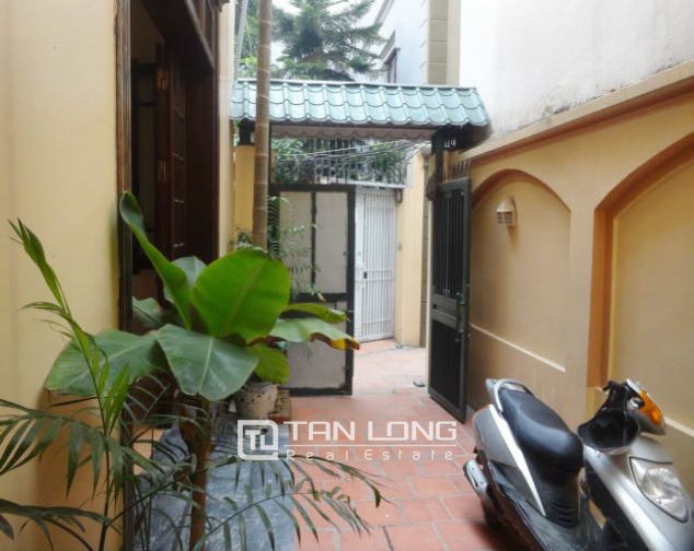 A three-storey house in Tay Ho street, Tay Ho district for rent 6
