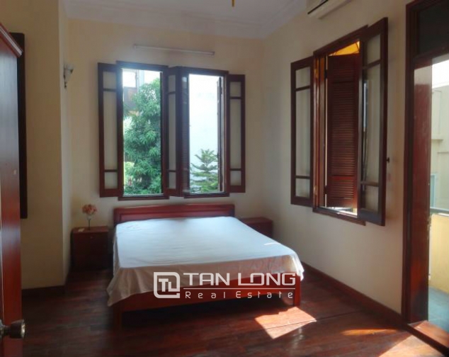 A three-storey house in Tay Ho street, Tay Ho district for rent 1