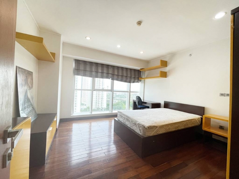 Amazing golf - view 267SQM apartment in The Link Ciputra for rent 16