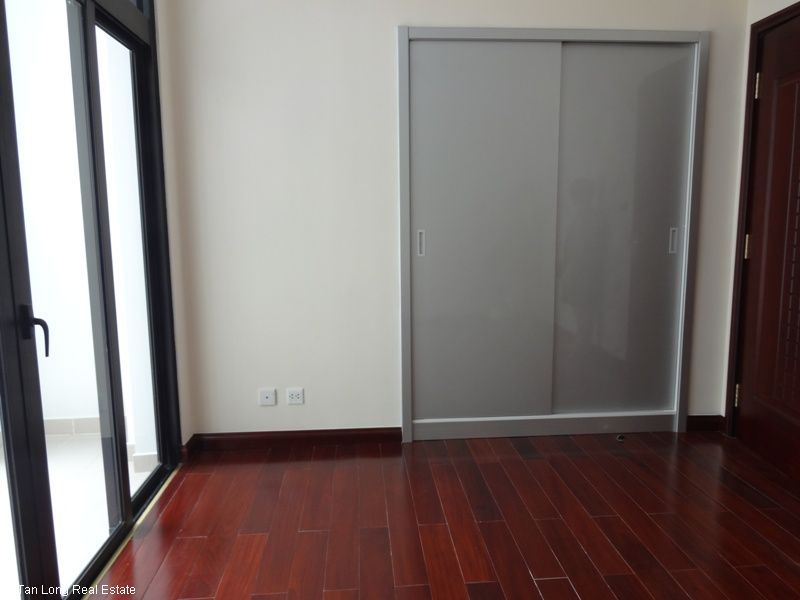 An adorable unfurnished 02 bedrooms apartment for rent in Royal City, Thanh Xuan Dict, Ha Noi. 5