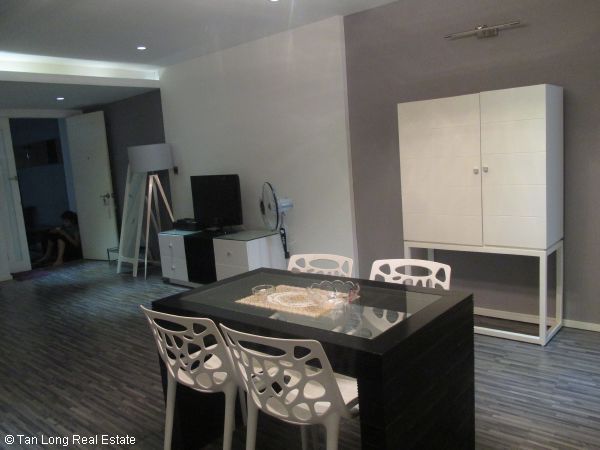 An beautiful aparment for rent in the 4th floor of a apartment rental services such as luxury 5-star hotel in the Old Quarter, Hoan Kiem. 5