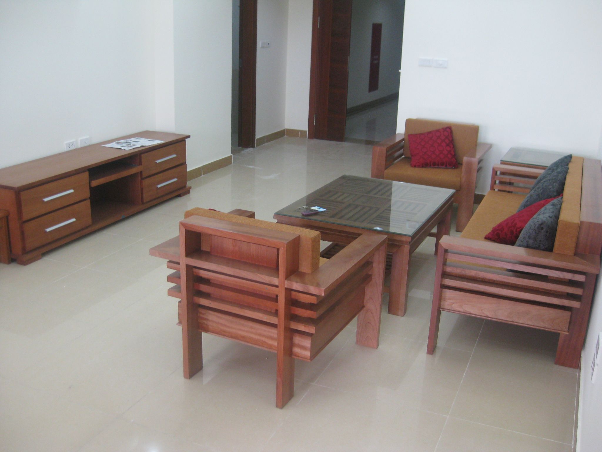 An new apartment for rent in Green Park Building, Duong Dinh Nghe street, Yen Hoa ward, Cau  Giay district, Hanoi.