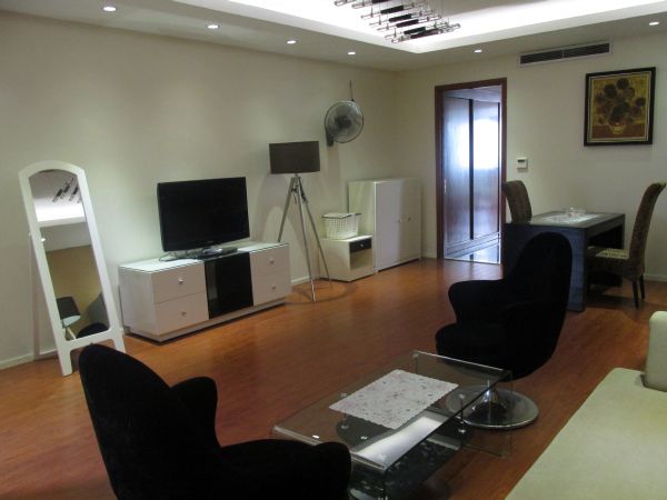 An nice apartment on the 5th floor availble for rent of a apartment rental services such as luxury 5-star hotel in the Old Quarter, Hoan Kiem, Ha Noi.