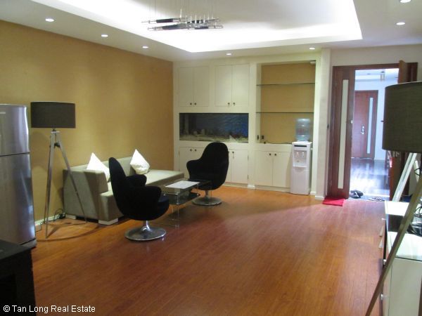 An nice apartment on the 5th floor availble for rent of a apartment rental services such as luxury 5-star hotel in the Old Quarter, Hoan Kiem, Ha Noi. 2