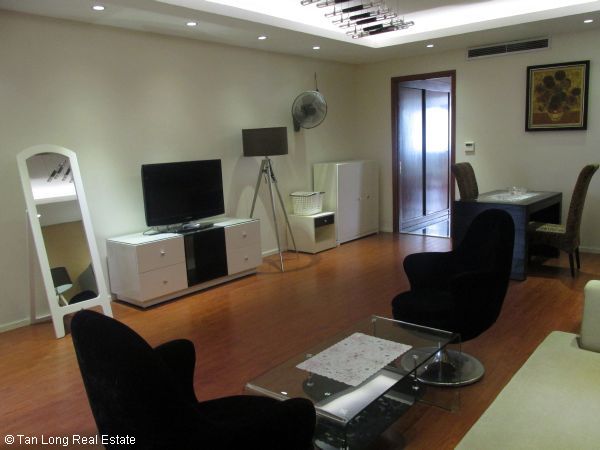 An nice apartment on the 5th floor availble for rent of a apartment rental services such as luxury 5-star hotel in the Old Quarter, Hoan Kiem, Ha Noi. 4