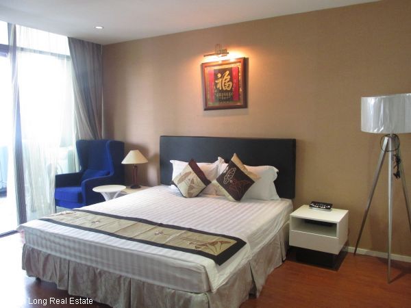 An nice apartment on the 5th floor availble for rent of a apartment rental services such as luxury 5-star hotel in the Old Quarter, Hoan Kiem, Ha Noi. 7