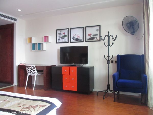 An nice apartment on the 5th floor availble for rent of a apartment rental services such as luxury 5-star hotel in the Old Quarter, Hoan Kiem, Ha Noi. 8