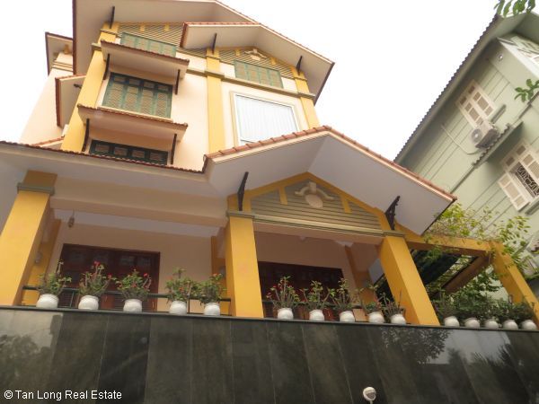 An outstanding 5 bedroom villa for rent in Nguyen Khanh Toan street, Cau Giay. 2