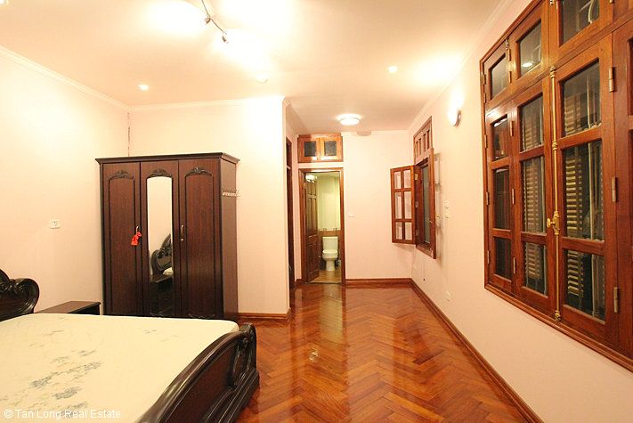 An outstanding 5 bedroom villa for rent in Nguyen Khanh Toan street, Cau Giay. 4