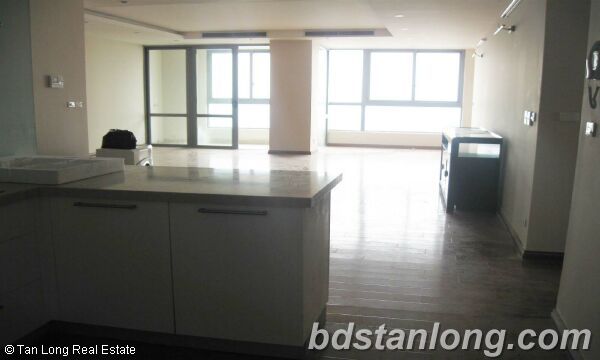 Apartment for rent in 671 Hoang Hoa Tham, Ba Dinh district. 1