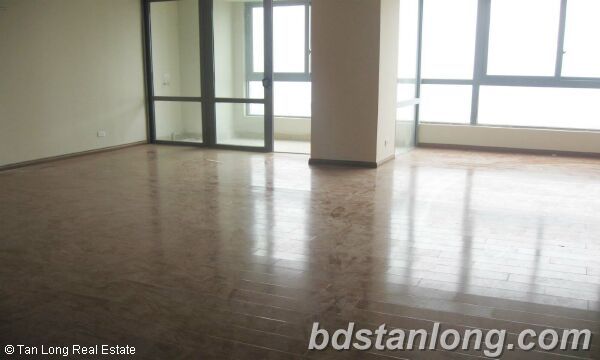 Apartment for rent in 671 Hoang Hoa Tham, Ba Dinh district. 2