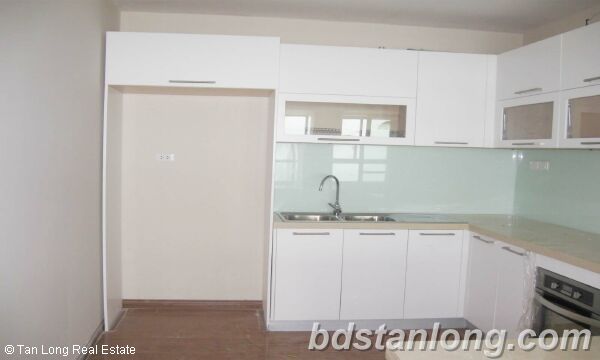 Apartment for rent in 671 Hoang Hoa Tham, Ba Dinh district. 4