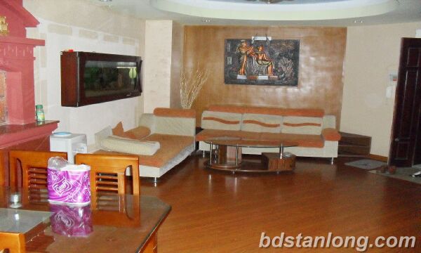 Apartment for rent in building 671 Hoang Hoa Tham, Ba Dinh