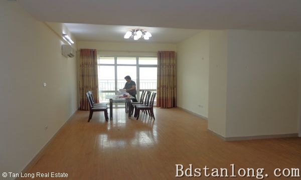 Apartment rental in 713 Lac Long Quan, Tay Ho district 3