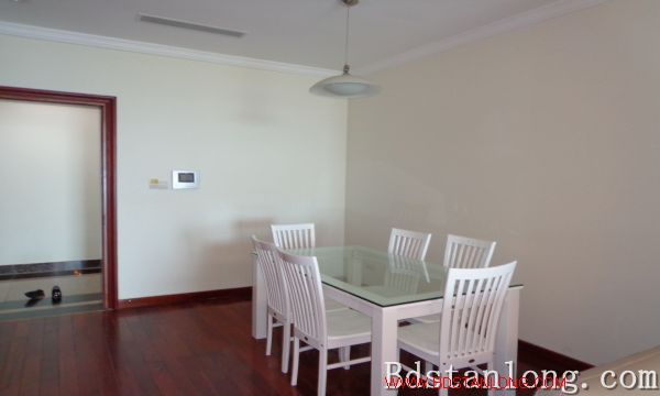 Apartment with 03 bedrooms for rent in Vincom Ba Trieu. 2