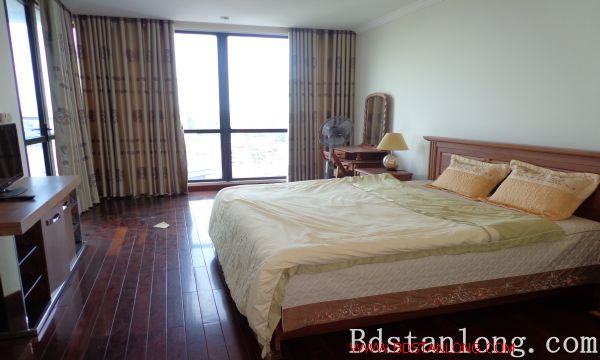 Apartment with 03 bedrooms for rent in Vincom Ba Trieu. 6