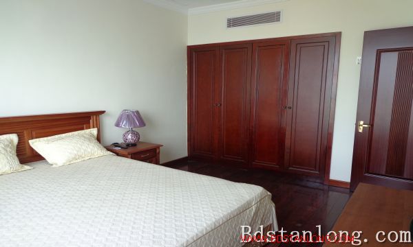 Apartment with 03 bedrooms for rent in Vincom Ba Trieu. 9