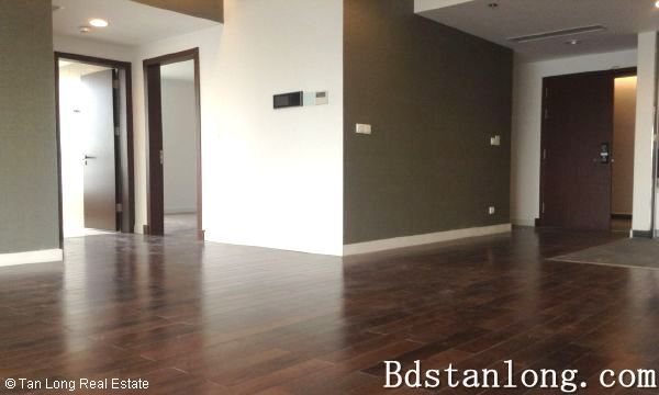Apartment with 3 bedrooms for rent in Lancaster Hanoi 4