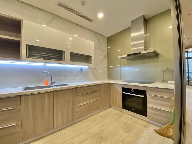 Attractive 3BDs apartment in Sungrand City 69B Thuy Khue for rent 5