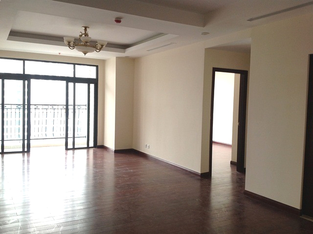 Basically furnished 3 bedroom flat for rent in Ha Do Parkview, Cau Giay dist