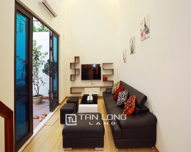 Beautiful 4-bedroom house for rent in 124 Au Co Str, Tay Ho Distr 4