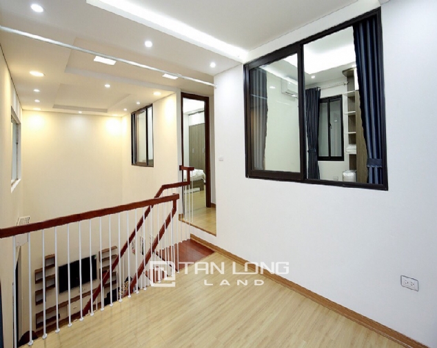 Beautiful 4-bedroom house for rent in 124 Au Co Str, Tay Ho Distr 9