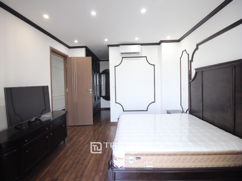 Beautiful Aqua 2 apartment for rent in Vinhomes Golden River, Ho Chi Minh City 5