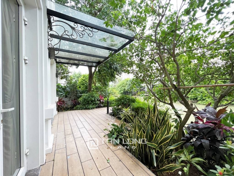 Beautiful garden villa for rent in Vinhomes Riverside 20