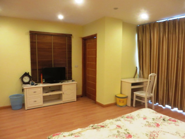 Beautiful serviced apartment for rent in Ngoc Lam street, Long Bien district