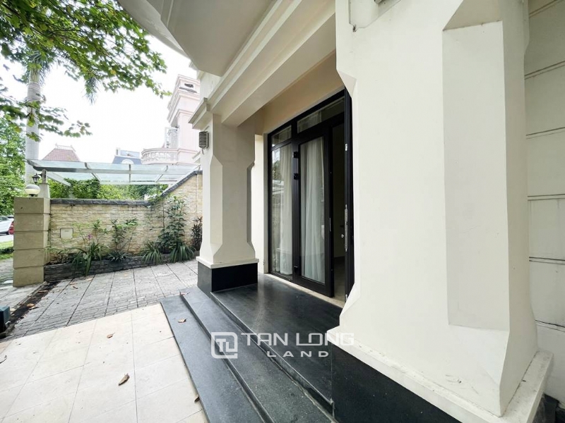 Big garage house for lease in T2 Ciputra 3